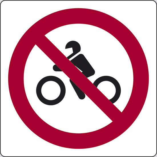 (vietato l’accesso ai motocicli)