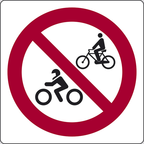 (vietato l’accesso a cicli e motocicli)