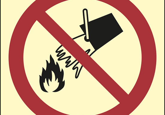 (vietato spegnere con acqua – do not extinguish with water)