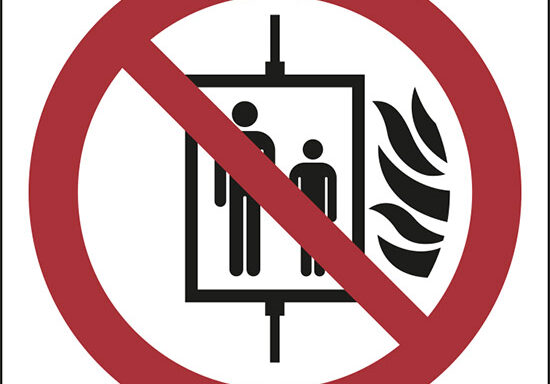 (vietato l’uso dell’ascensore in caso di incendio – do not use lift in the event of fire)