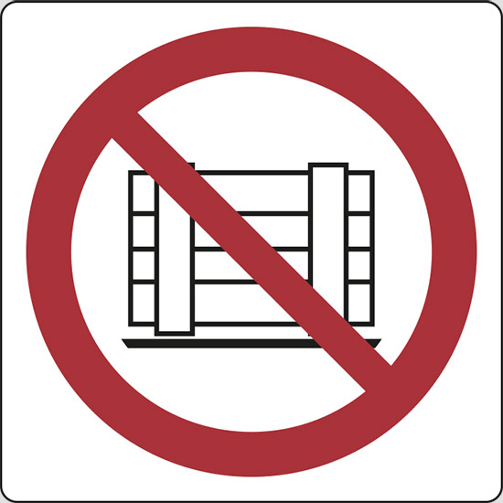 (vietato ostruire il passaggio – do not obstruct)