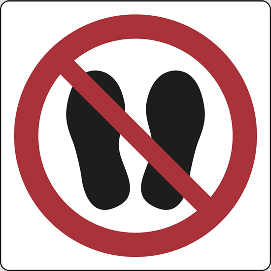 (vietato calpestare o sostare in questa zona – do not walk or stand here)