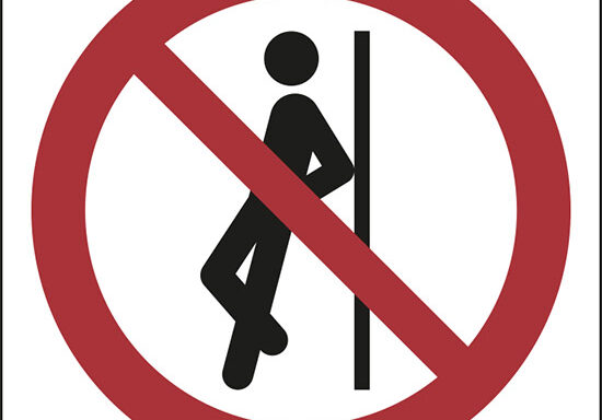 (Non appoggiarsi – No leaning against)