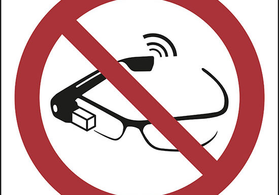 (proibito l’uso degli smart glass – use of smart glasses prohibited)