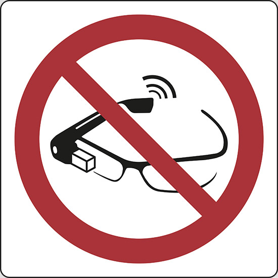 (proibito l’uso degli smart glass – use of smart glasses prohibited)