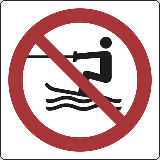 (nessuna attività acquatica trainata – no towed water activity)
