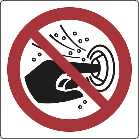 (non mettere le dita nell’ugello dell’idromassaggio – do not put finger into the nozzle of a hydromassage)