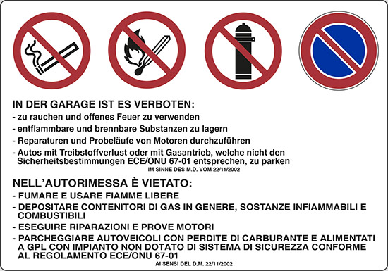 IN DER GARAGE IST ES VERBOTEN: – zu rauchen und offenes Feuer zu verwenden – entflammbare und brennbare Substanzen zu lagern – Reparaturen und Probelaeufe von Motoren durchzufuehren – Autos mit Treibstoffverlust oder mit Gasant