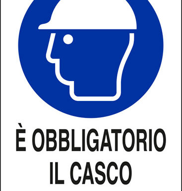 E’ OBBLIGATORIO IL CASCO DI PROTEZIONE