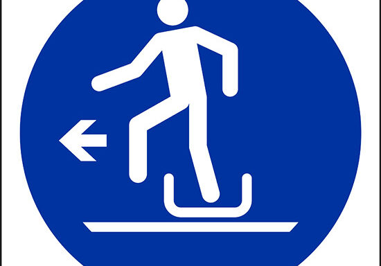 (scendere dalla slitta dalla parte sinistra – alighting from toboggan to the left)