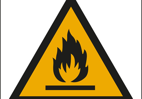 (pericolo materiale infiammabile – warning: flammable material)