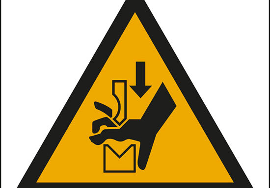 (avvertimento: schiacciamento delle mani tra gli organi della pressa – warning: hand crushing between press brake tool)