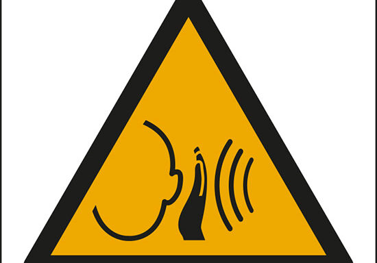 (avvertimento: forti rumori improvvisi – warning; sudden loud noise)